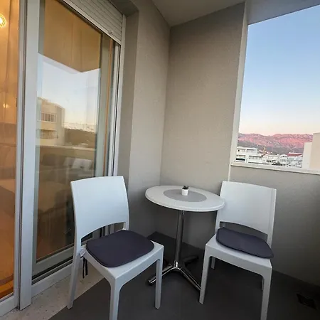 Nikolina Apartment Split